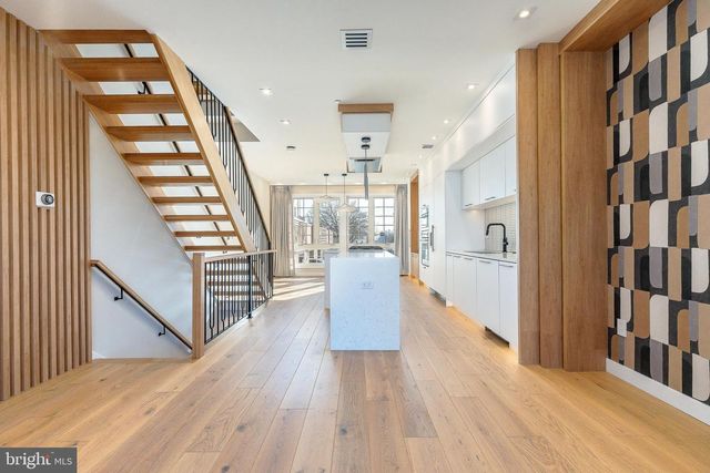 250 GATE ST, Philadelphia, PA 19128