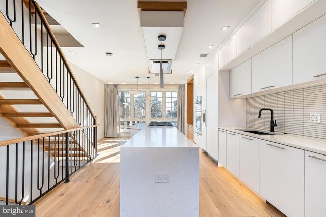 250 GATE ST, Philadelphia, PA 19128