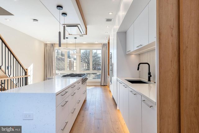 250 GATE ST, Philadelphia, PA 19128