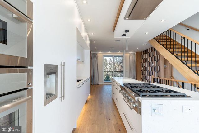 250 GATE ST, Philadelphia, PA 19128