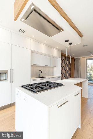 250 GATE ST, Philadelphia, PA 19128