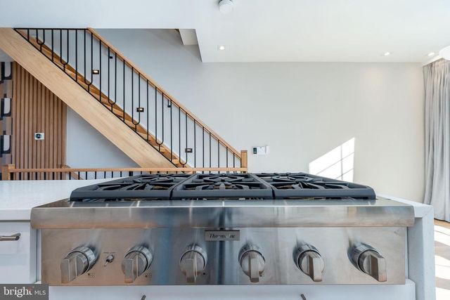 250 GATE ST, Philadelphia, PA 19128