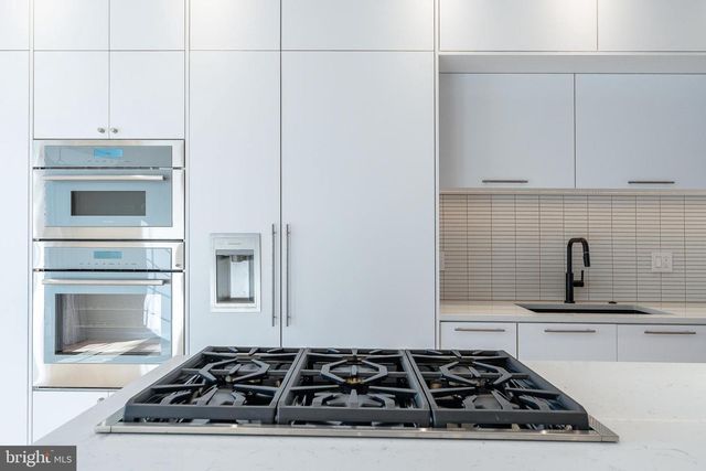 250 GATE ST, Philadelphia, PA 19128