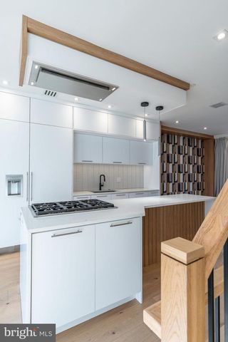 250 GATE ST, Philadelphia, PA 19128