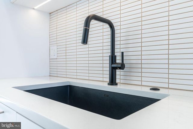 250 GATE ST, Philadelphia, PA 19128