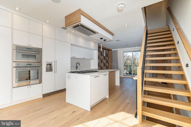 250 GATE ST, Philadelphia, PA 19128