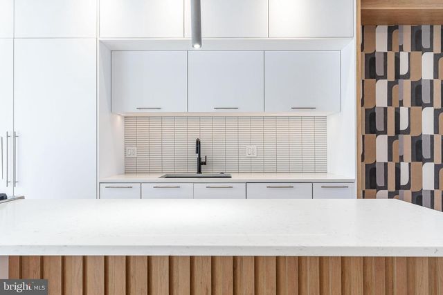 250 GATE ST, Philadelphia, PA 19128