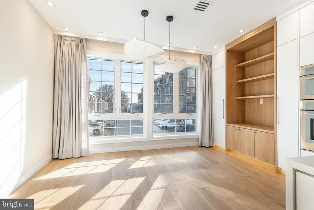 250 GATE ST, Philadelphia, PA 19128