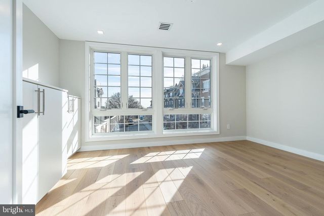 250 GATE ST, Philadelphia, PA 19128