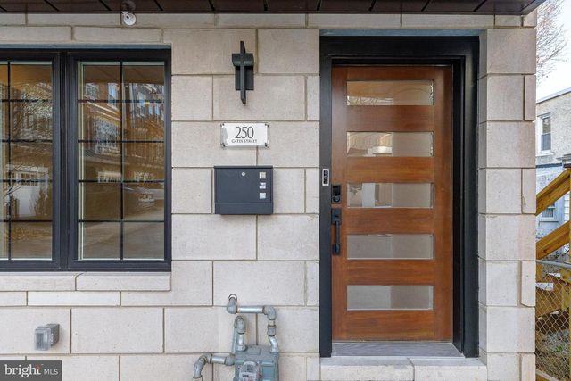 250 GATE ST, Philadelphia, PA 19128