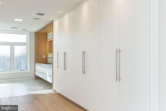 250 GATE ST, Philadelphia, PA 19128