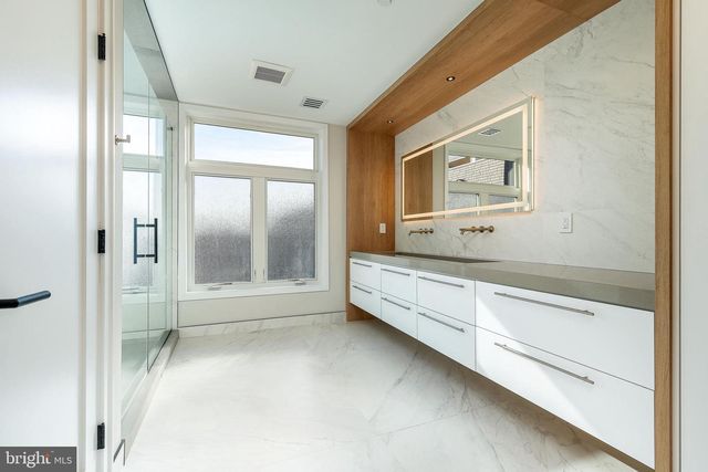 250 GATE ST, Philadelphia, PA 19128