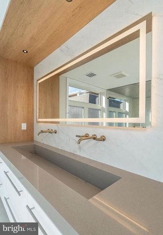 250 GATE ST, Philadelphia, PA 19128