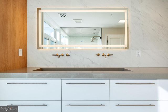 250 GATE ST, Philadelphia, PA 19128