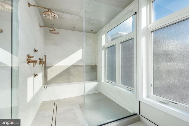 250 GATE ST, Philadelphia, PA 19128