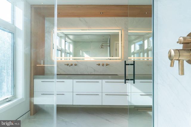 250 GATE ST, Philadelphia, PA 19128