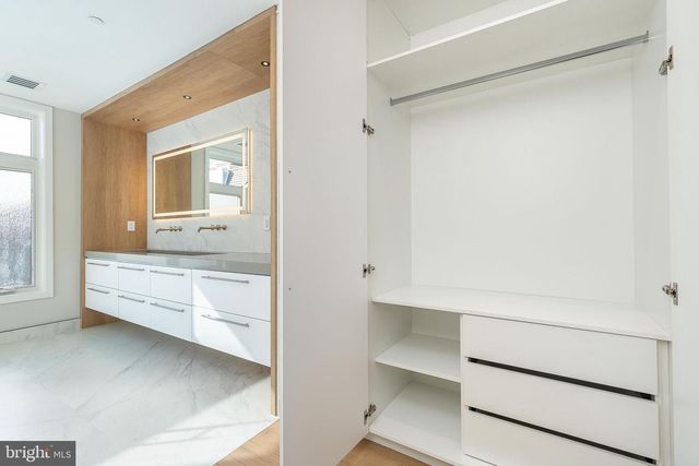 250 GATE ST, Philadelphia, PA 19128