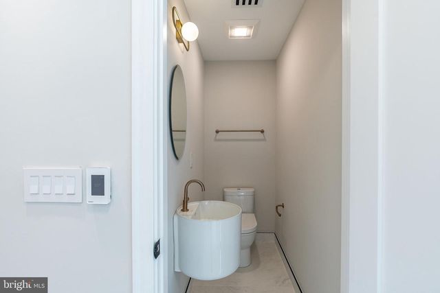 250 GATE ST, Philadelphia, PA 19128