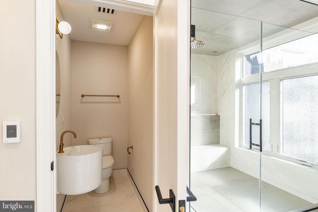 250 GATE ST, Philadelphia, PA 19128