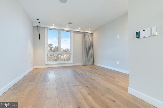 250 GATE ST, Philadelphia, PA 19128