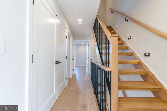 250 GATE ST, Philadelphia, PA 19128