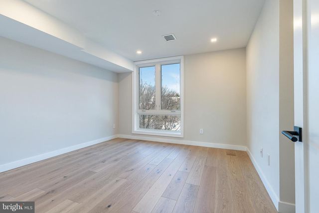 250 GATE ST, Philadelphia, PA 19128