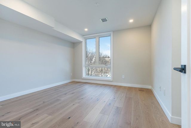 250 GATE ST, Philadelphia, PA 19128