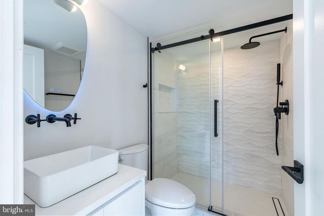 250 GATE ST, Philadelphia, PA 19128