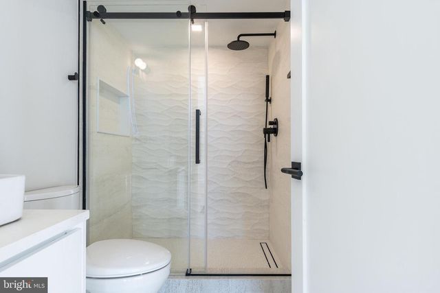 250 GATE ST, Philadelphia, PA 19128