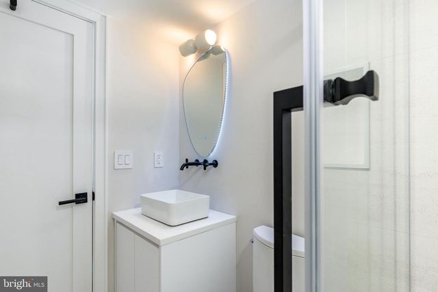 250 GATE ST, Philadelphia, PA 19128