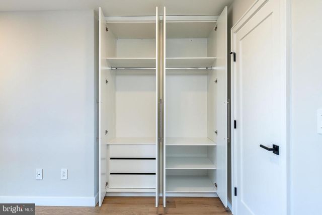 250 GATE ST, Philadelphia, PA 19128