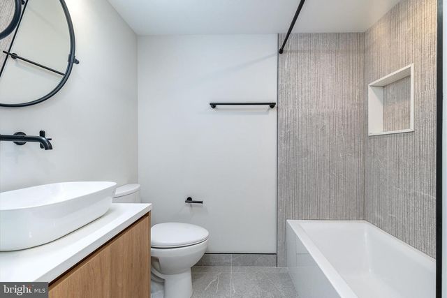 250 GATE ST, Philadelphia, PA 19128