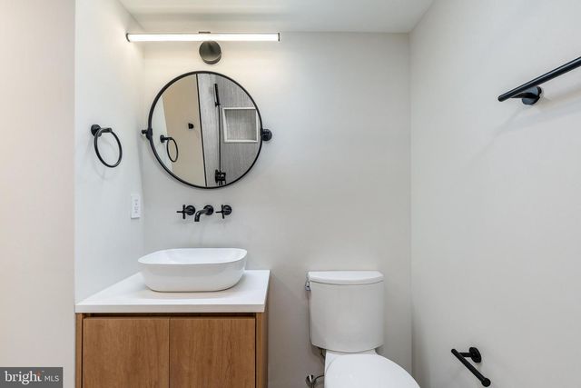 250 GATE ST, Philadelphia, PA 19128