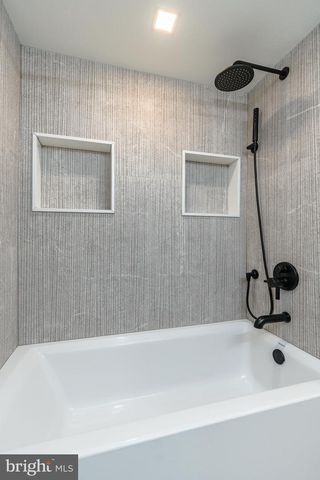 250 GATE ST, Philadelphia, PA 19128