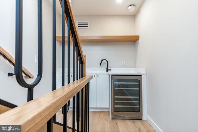 250 GATE ST, Philadelphia, PA 19128