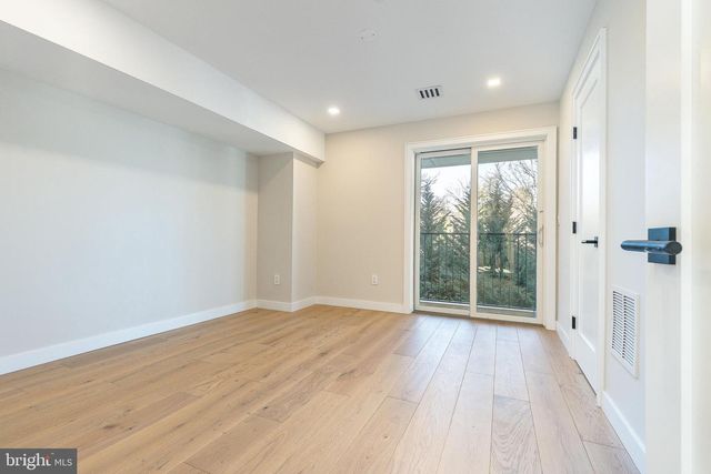 250 GATE ST, Philadelphia, PA 19128