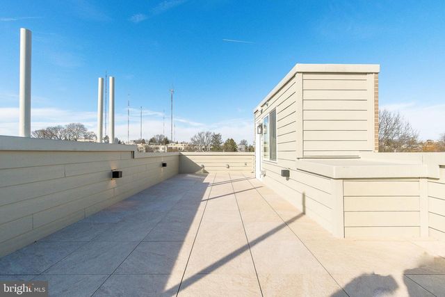 250 GATE ST, Philadelphia, PA 19128