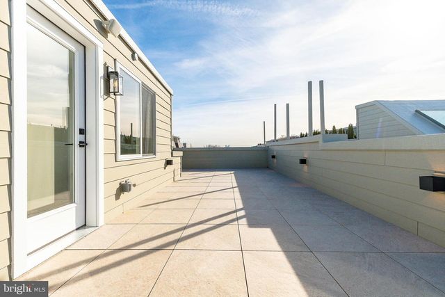 250 GATE ST, Philadelphia, PA 19128