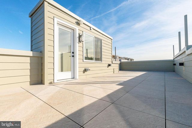 250 GATE ST, Philadelphia, PA 19128