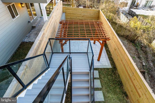 250 GATE ST, Philadelphia, PA 19128