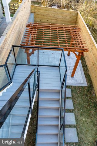 250 GATE ST, Philadelphia, PA 19128