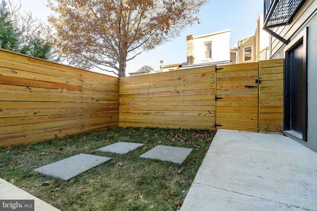 250 GATE ST, Philadelphia, PA 19128