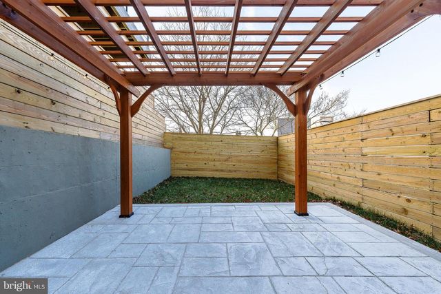 250 GATE ST, Philadelphia, PA 19128