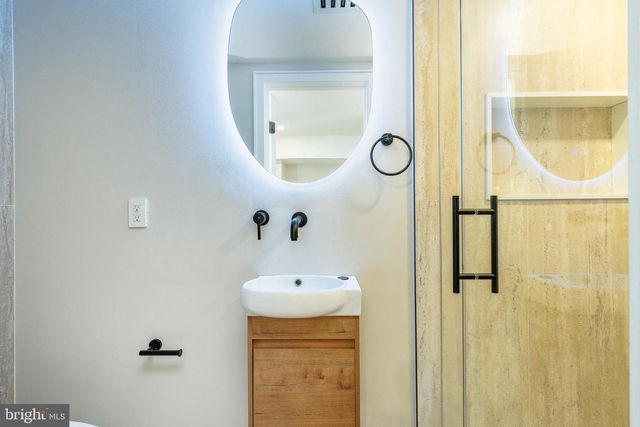 250 GATE ST, Philadelphia, PA 19128