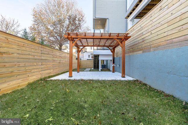 250 GATE ST, Philadelphia, PA 19128