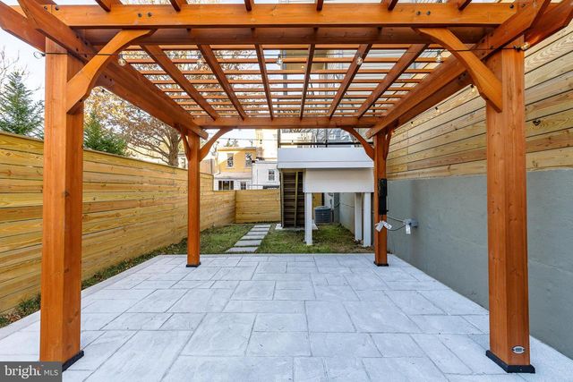 250 GATE ST, Philadelphia, PA 19128