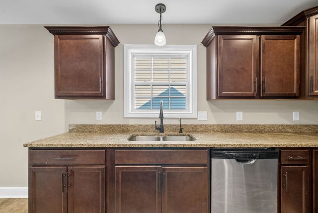 652 Deer Ridge Dr, Clarksville, TN 37042