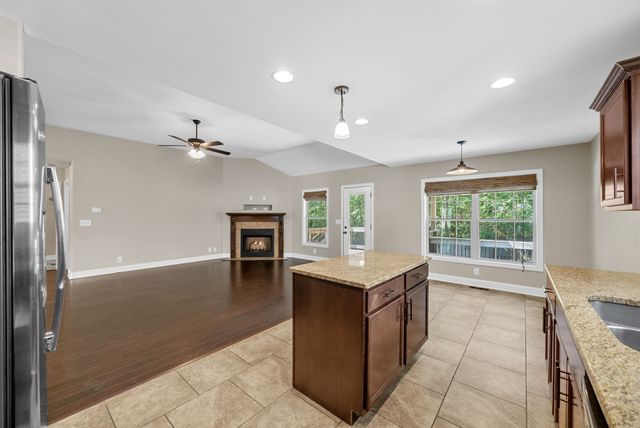652 Deer Ridge Dr, Clarksville, TN 37042