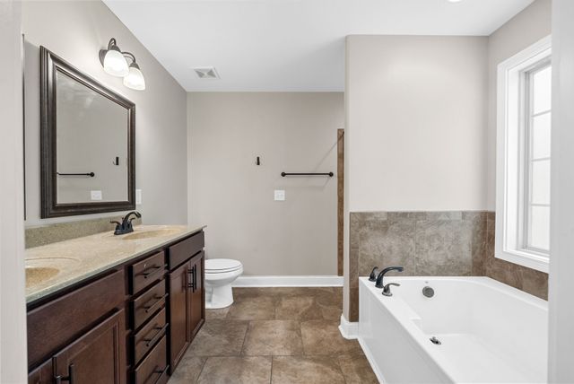 652 Deer Ridge Dr, Clarksville, TN 37042