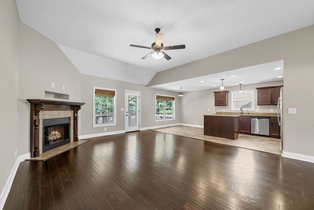 652 Deer Ridge Dr, Clarksville, TN 37042